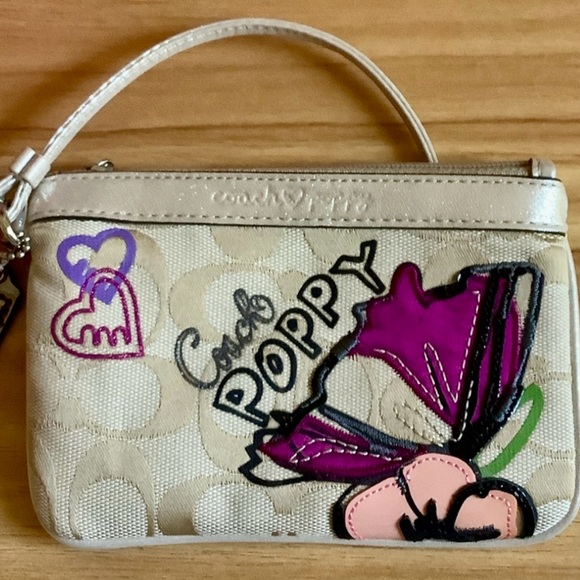 Coach Poppy Rare NWT embroidered wristlet - Picture 1 of 13